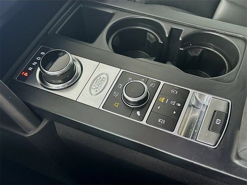 Used 2020 Land Rover Discovery Landmark image 16