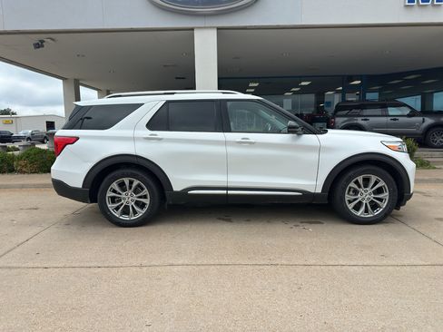 Used 2023 Ford Explorer Limited w/ Equipment Group 301A RWD image 7