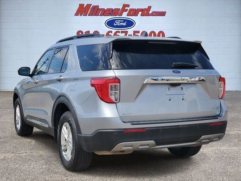 Used 2022 Ford Explorer XLT w/ Equipment Group 202A AWD/4WD image 4