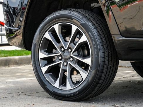 Used 2023 Jeep Grand Cherokee Overland w/ Luxury Tech Group IV image 65