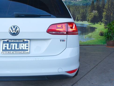 Used 2017 Volkswagen Golf SEL image 44