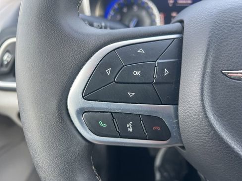 Used 2024 Chrysler Pacifica Touring-L image 57