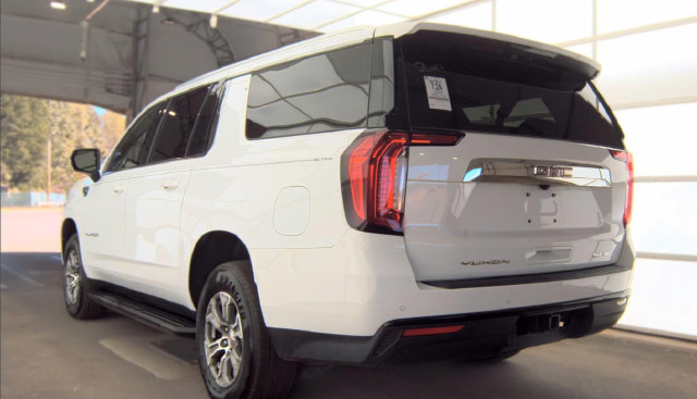 Used 2023 GMC Yukon XL SLE w/ Gmc Pro Safety Plus Package AWD/4WD image 7