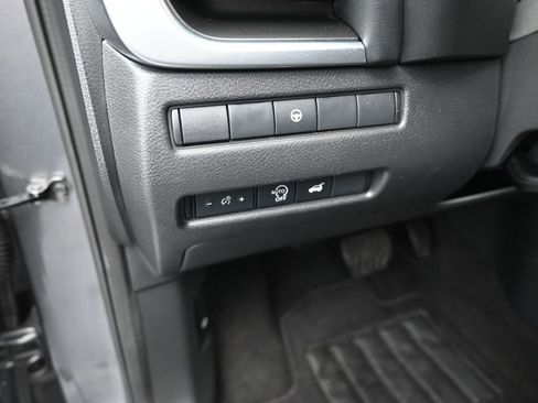 Used 2025 Nissan Rogue SV AWD/4WD image 13
