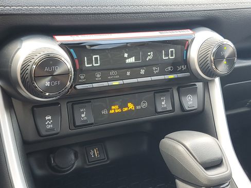 Used 2025 Toyota RAV4 XLE image 31