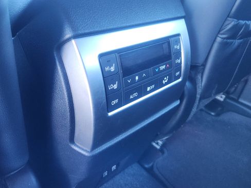 Used 2022 Lexus GX 460 Premium w/ Premium Package image 17