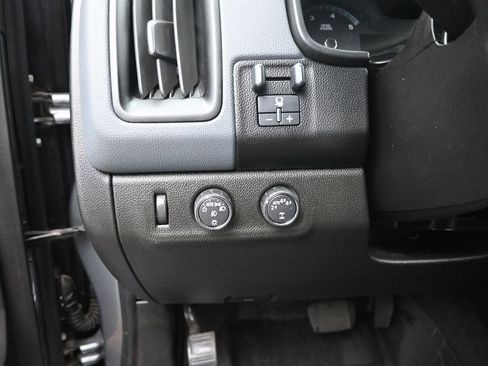 Used 2020 Chevrolet Colorado Z71 AWD/4WD image 32