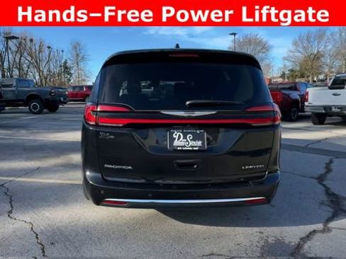 Used 2024 Chrysler Pacifica Limited image 7