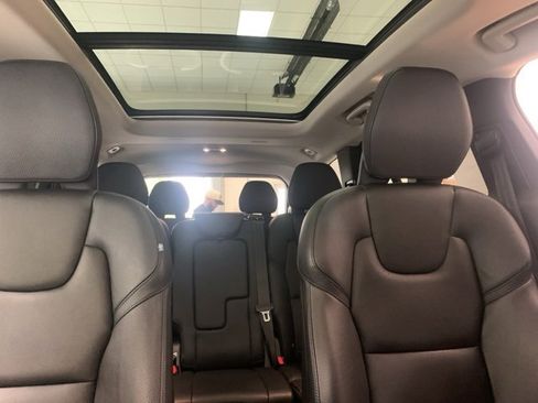 Certified 2022 Volvo XC90 T6 Momentum w/ Climate Package image 18