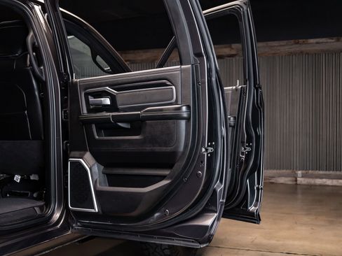 Used 2024 RAM 2500 Laramie w/ Night Edition image 30