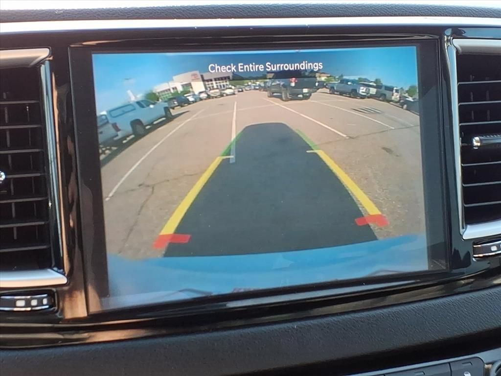 Used 2024 Chrysler Pacifica Touring-L FWD image 24