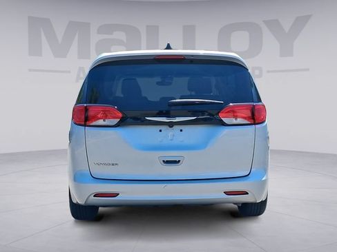 Used 2023 Chrysler Voyager LX FWD image 4