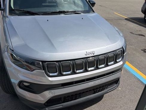 Used 2022 Jeep Compass Latitude FWD image 2