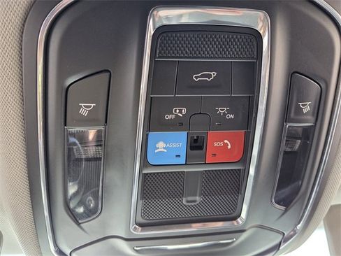 Used 2023 Jeep Grand Cherokee Limited w/ Black Appearance Package image 36