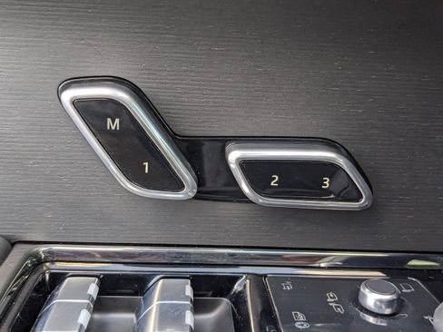 Used 2024 Land Rover Range Rover Sport SE image 21