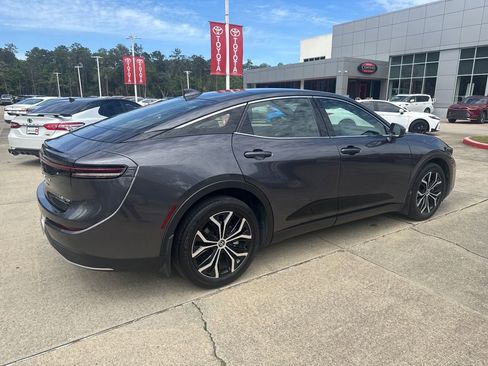 Used 2023 Toyota Crown Limited image 7