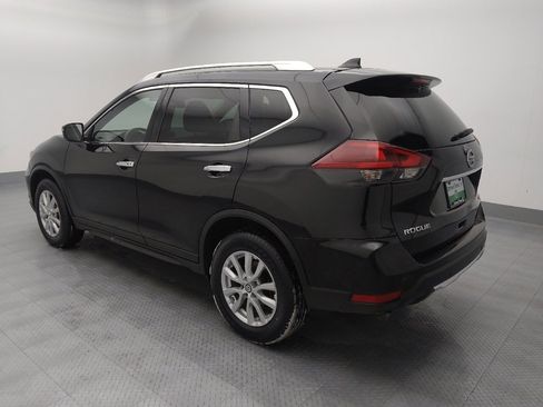 Used 2020 Nissan Rogue SV image 3
