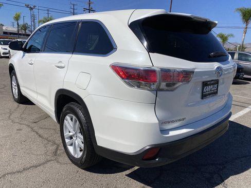 Used 2016 Toyota Highlander LE FWD image 11