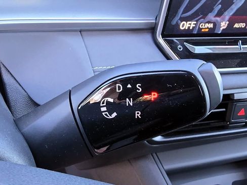 New 2026 Volkswagen Tiguan SE R-Line FWD image 11