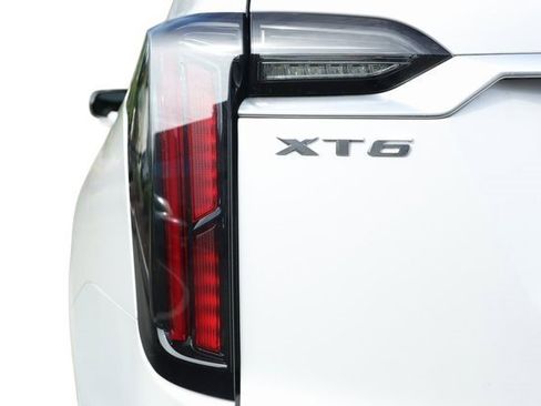 Used 2022 Cadillac XT6 Sport w/ Technology Package image 28