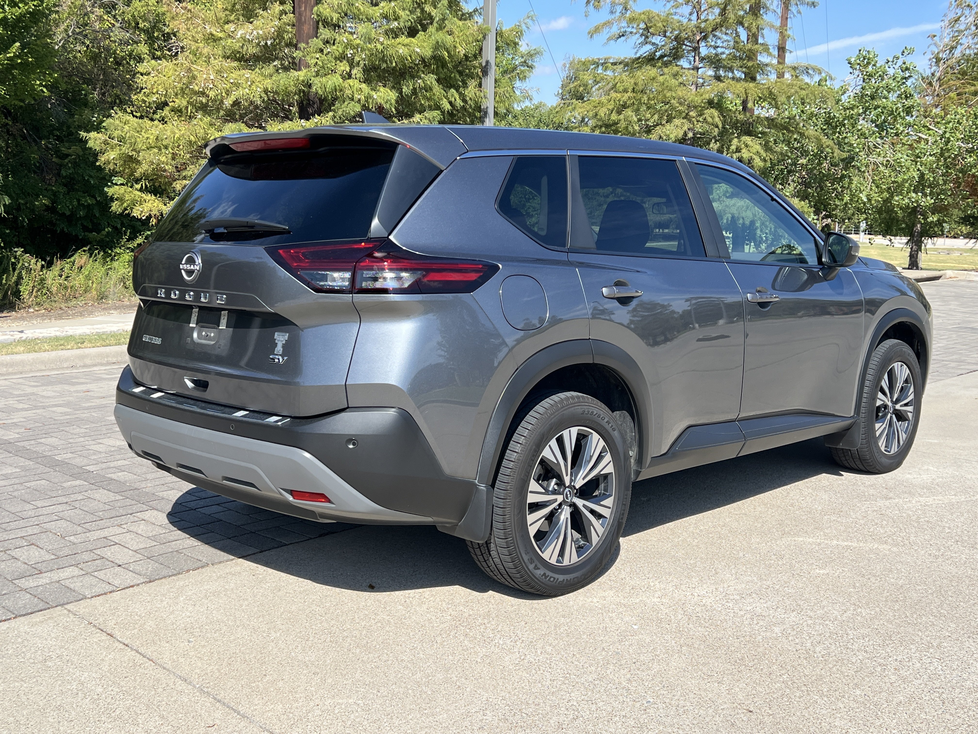 Used 2023 Nissan Rogue SV FWD image 9