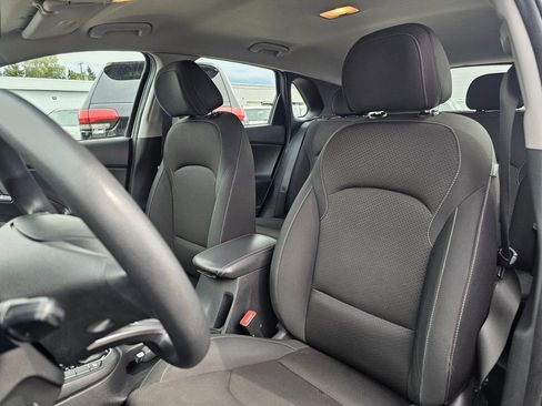 Used 2018 Hyundai Elantra GT FWD image 20