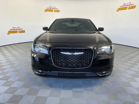 Used 2016 Chrysler 300 S w/ Light Group RWD image 9
