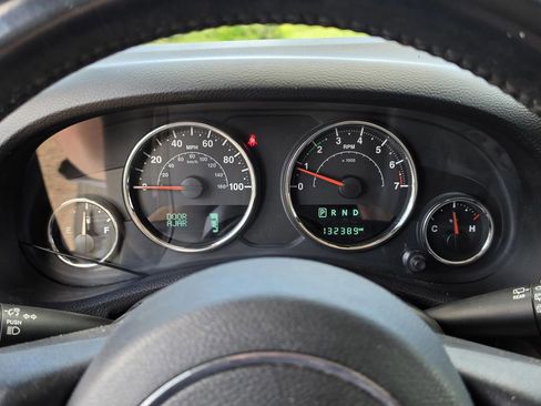 Used 2018 Jeep Wrangler Unlimited Sport w/ Connectivity Group AWD/4WD image 12
