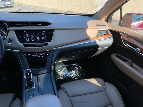 Used 2017 Cadillac XT5 Platinum w/ Driver Assist Package image 17