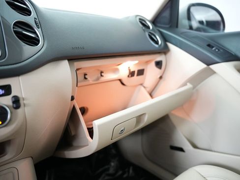 Used 2015 Volkswagen Tiguan SEL image 47