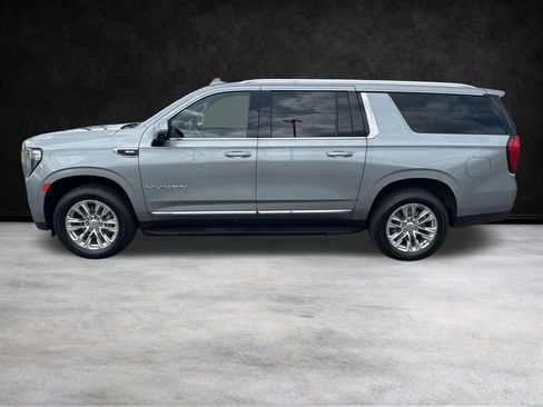 Used 2023 GMC Yukon XL SLT w/ SLT Premium Package image 9