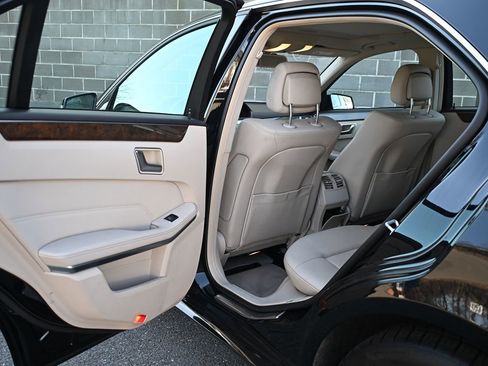 Used 2016 Mercedes-Benz E 350 4MATIC Sedan w/ Premium Package image 12