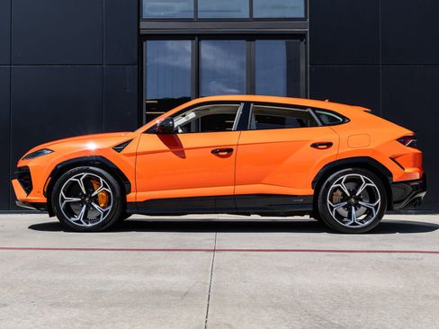 Used 2025 Lamborghini Urus SE AWD/4WD image 9
