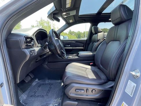 Used 2025 Honda Pilot Black Edition image 21