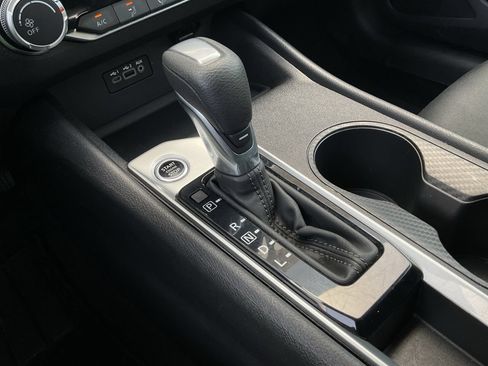 Used 2025 Nissan Altima 2.5 SV FWD image 17
