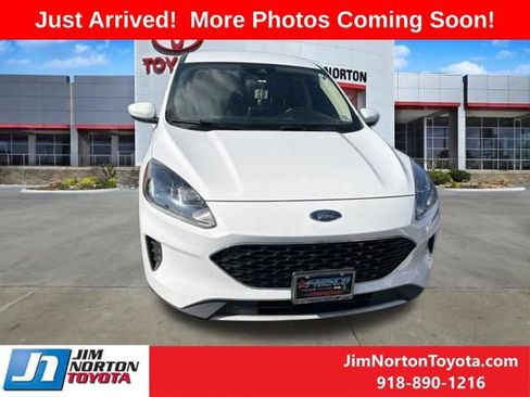 Used 2020 Ford Escape SE FWD image 2