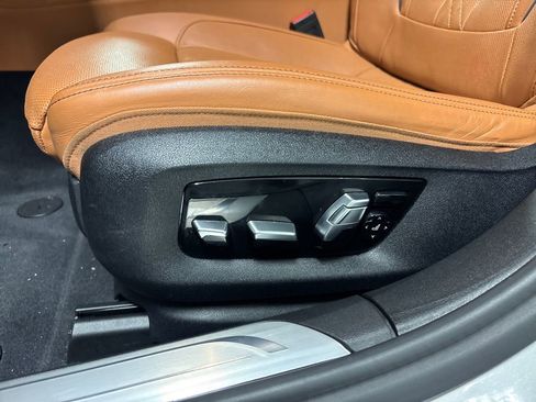 Used 2021 BMW 750i xDrive w/ Executive Package image 24