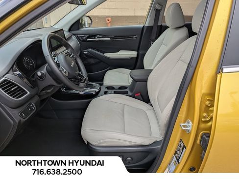 Used 2023 Kia Seltos SX w/ SX Sunroof Package AWD/4WD image 11