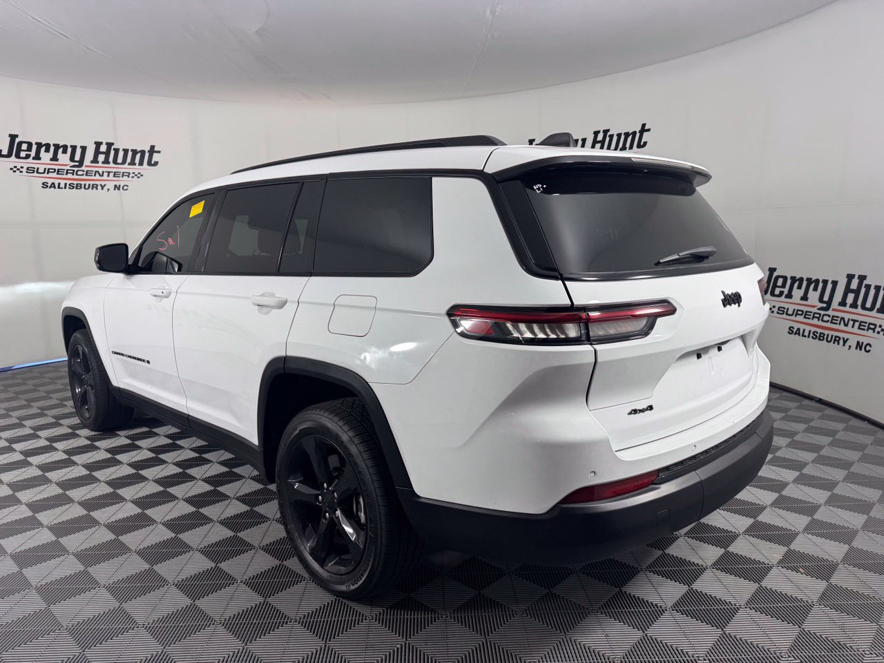 Used 2023 Jeep Grand Cherokee L Laredo AWD/4WD image 8