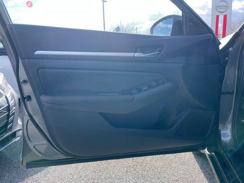 New 2025 Nissan Altima 2.5 SR image 16