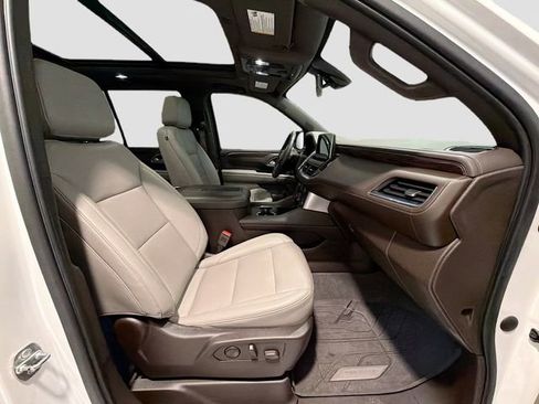 Used 2022 Chevrolet Tahoe LT w/ Luxury Package AWD/4WD image 28