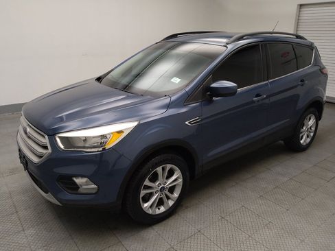 Used 2018 Ford Escape SE w/ SE Sync 3 Package FWD image 2
