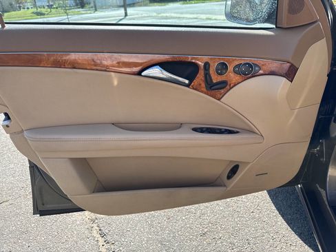 Used 2008 Mercedes-Benz E 350 4MATIC Sedan image 5