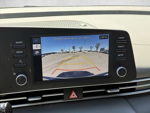 Certified 2025 Hyundai Elantra SE FWD image 12