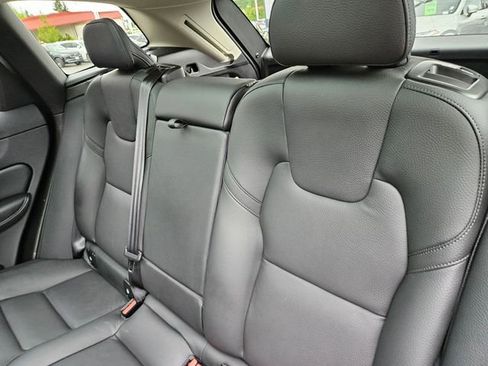 Certified 2025 Volvo XC60 B5 Plus AWD/4WD image 11