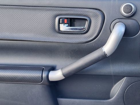 Used 2005 Toyota MR2 image 19