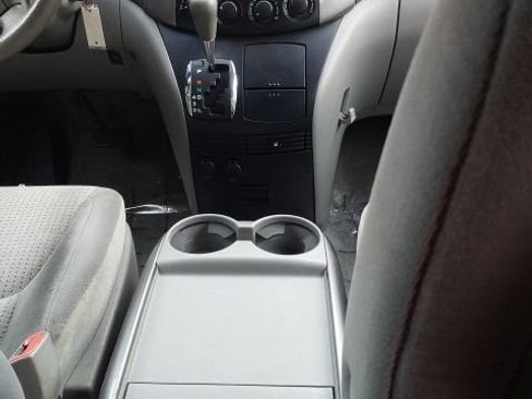 Used 2010 Toyota Sienna LE FWD image 15
