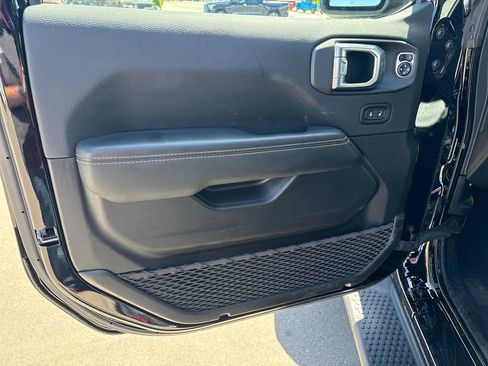 Used 2025 Jeep Wrangler Unlimited Sahara AWD/4WD image 12