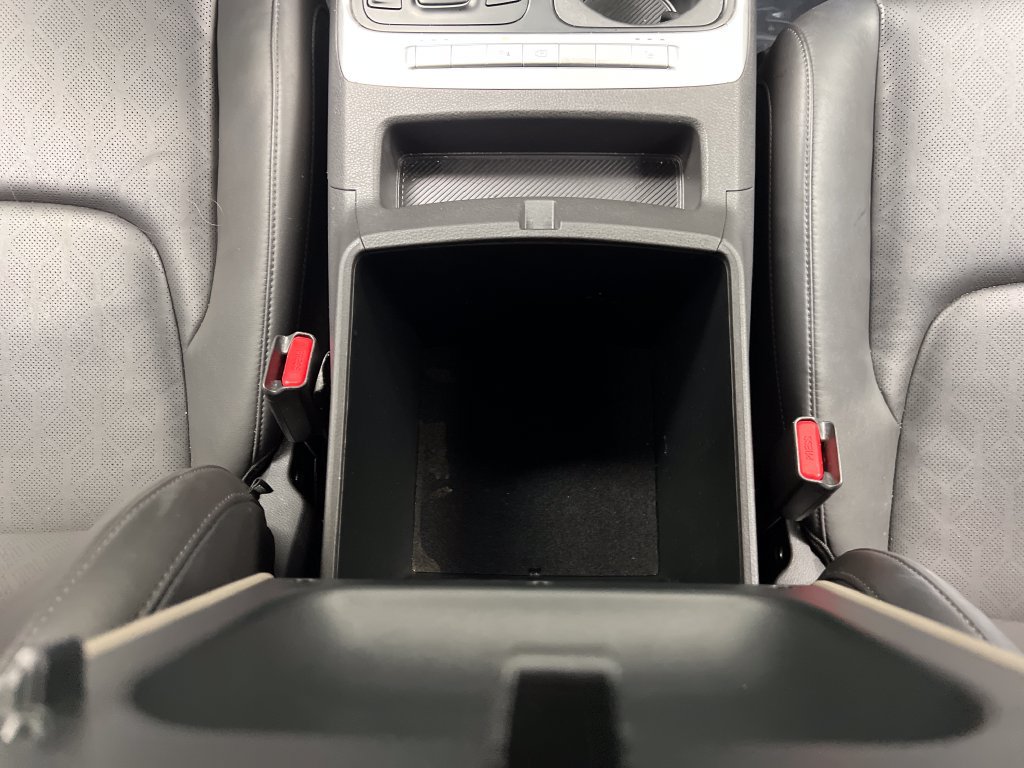 Used 2025 Kia Carnival FWD image 48