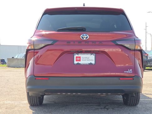 Used 2024 Toyota Sienna LE FWD image 22